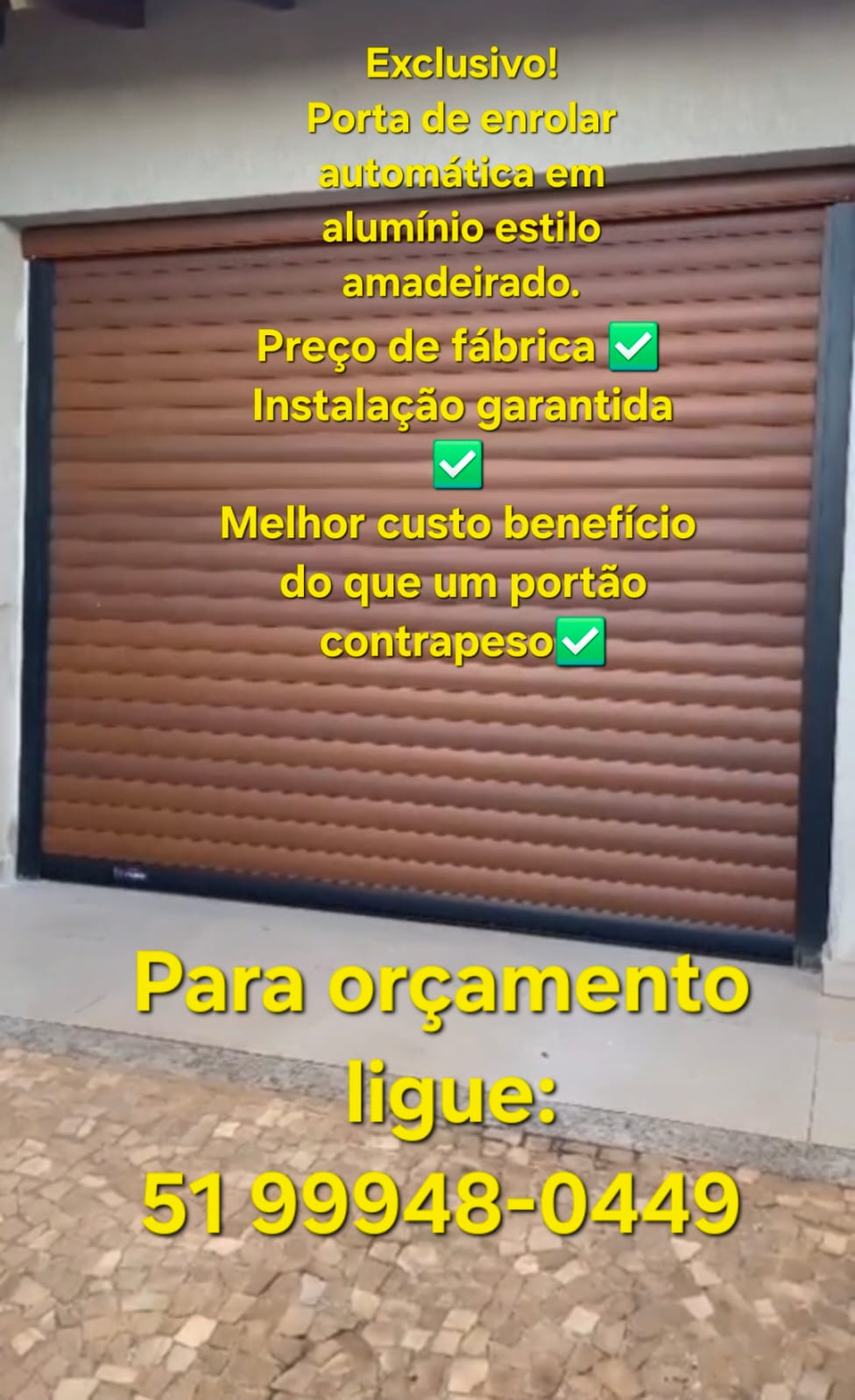 Porta de enrolar automática estilo amadeirado em alumínio